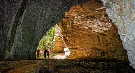 This Cave-Themed Day Trip In Kentucky Is An Amazing Adventure