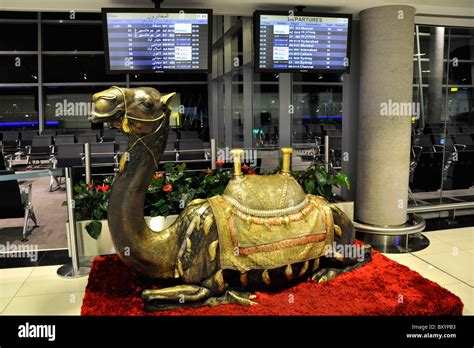 Duty free shop Abu Dhabi airport, Emirates Stock Photo - Alamy