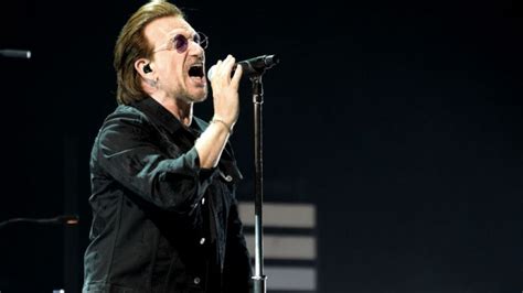 U2 Singer Bono Loses Voice While Singing 'Red Flag Day' During Berlin Concert (Watch Video) | 🎥 ...