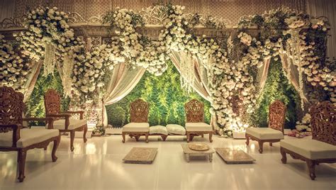 Beautiful wedding stage | Floral wedding, Exquisite decor, Wedding stage