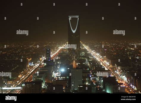 Kingdom tower at night Riyadh Saudi Arabia Stock Photo - Alamy