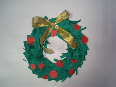 Christmas Paper Wreaths Craft for Kids : Easy to Make Christmas Wreaths - Kids Crafts & Activities