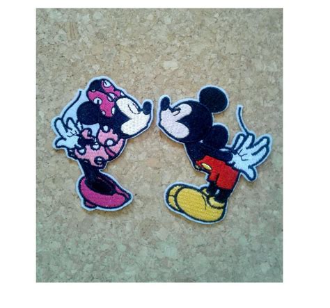 Mickey Minnie Mouse Kissing