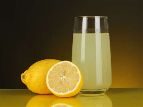 9 Side Effects Of Lemon Juice: From Tooth Decay To Sunburn And More ...