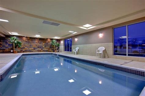 Holiday Inn Express Hotel & Suites Chatham South - Hotel Reviews, Deals - Ontario - TripAdvisor