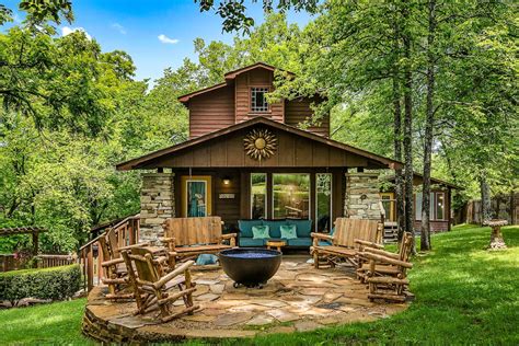 Top 13 Romantic Cabins In Arkansas with Hot Tubs - Cabin Trippers