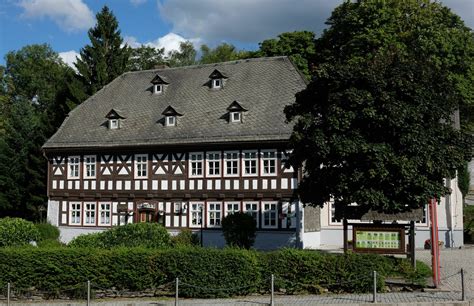 Friedrich Fröbel gründet den ersten Kindergarten, 1840 | Politik für Kinder, einfach erklärt ...