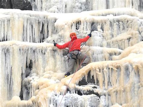 Kinder Downfall: Intrepid ice climbers ascend frozen waterfall | News-photos – Gulf News