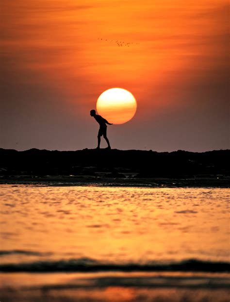 Indian Photographer Creates Spectacular Silhouette-Sunset Illusions on Beach