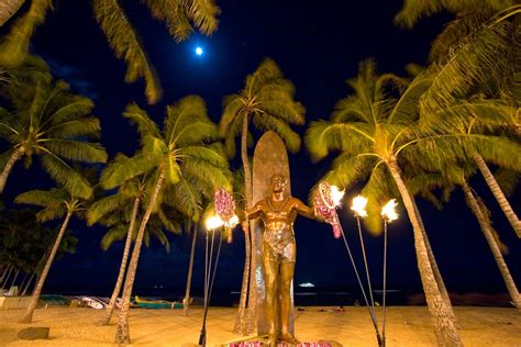 Duke Kahanamoku Statue, Oahu | Go Hawaii