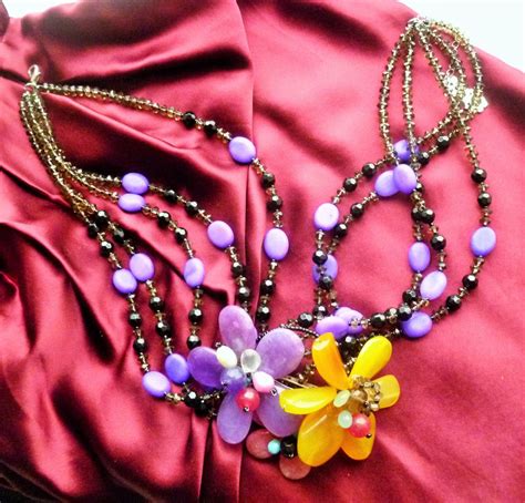 Crystal and beaded Butler and Wilson flower necklace – Haute Juice