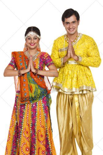 Navratri Dress for Men and Women to Get Decked Up in the Finest Traditional Attire and How to ...