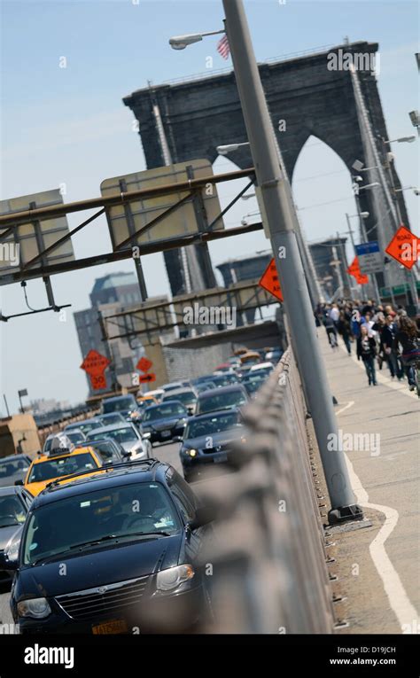 Brooklyn Bridge Walkway, New York City Stock Photo - Alamy