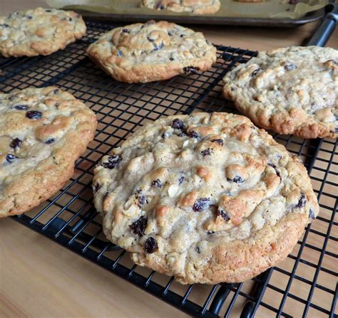 Levain Bakery Oatmeal Raisin Cookie Recipe - Banana-breads.com