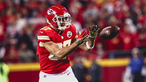 Travis Kelce With a 23-yard Catch and Run