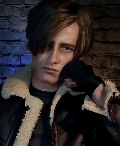 Ronnieaintavampire Leon Kennedy cosplay in 2023 | Leon kennedy ...