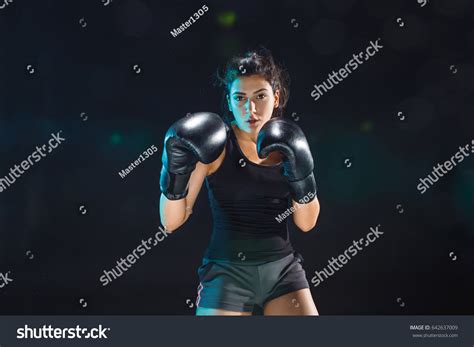 Female Boxer Training Sport Club Stock Photo 642637009 | Shutterstock