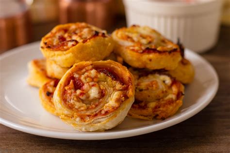 Easy Pepperoni Pinwheels - BubbaPie