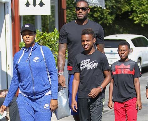 Lebron James steps out with his family (photos)