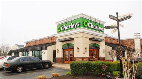 Employees Reveal What It's Really Like To Work At O'Charley's