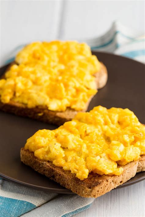 Scrambled Eggs with Cheese: Delicious and High Protein