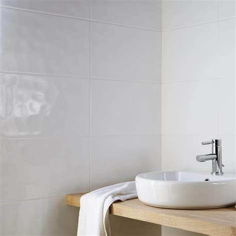 Core White Ceramic Wall Tile, Pack of 10, (L)250mm (W)400mm ...