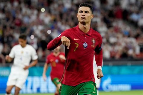 Top! Ronaldo Pemain Eropa Tertajam di Ajang Euro dan Piala Dunia - Vivagoal.com