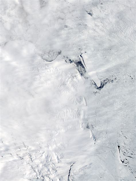 Breakup of B-15A iceberg in the Ross Sea, Antarctica