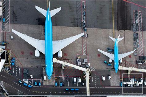 Boeing 777 vs 737 | Commercial aircraft, Aviation, Thermal spraying