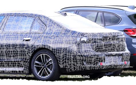 SPYSHOTS: BMW i7 EV flagship seen in production body – a new level of autonomous driving ability ...