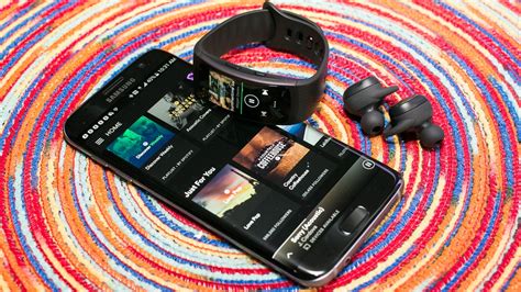 Hands-on with the Samsung Gear Fit 2 - CNET