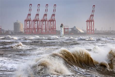 Storm Isha brings misery and travel chaos to Britain, Ireland - UPI.com