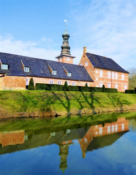 Husum,castle,nordfriesland,castle tower,water - free image from needpix.com