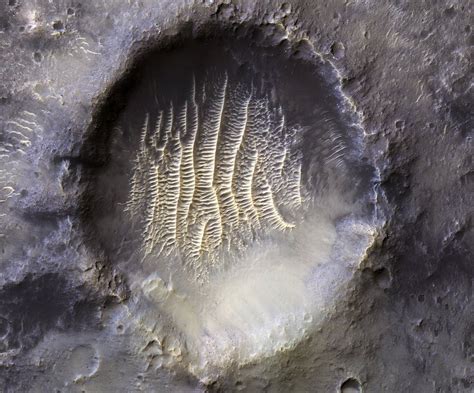 NASA satellite captures a dazzling, important crater on Mars | Mashable