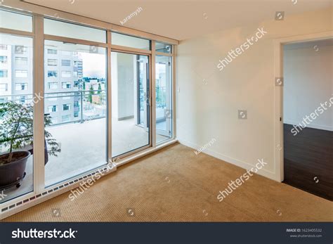 Empty Room Modern House Apartment Stock Photo 1623405532 | Shutterstock