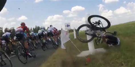 Video Chris Froome crash stage 1 Tour de France