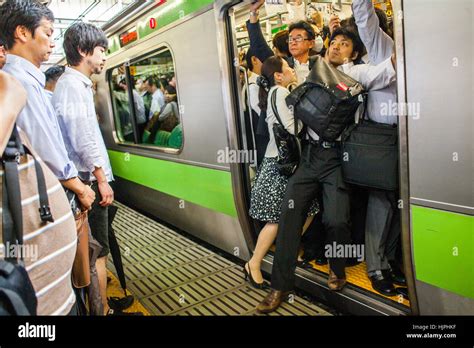 Rush hour at JR Shinjuku Railway station.Yamanote Line.Shinjuku, Tokyo, Japan Stock Photo - Alamy