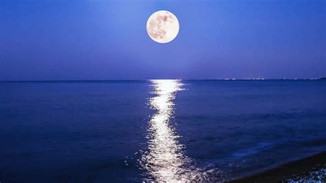 Full moon effects on the body, mood, sleep, and more