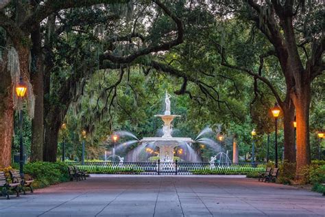 21 Photos That Will Make You Want to Stroll Through Forsyth Park ...