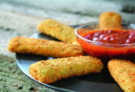 Mozzarella sticks with tomato dipping sauce – Royal Examiner