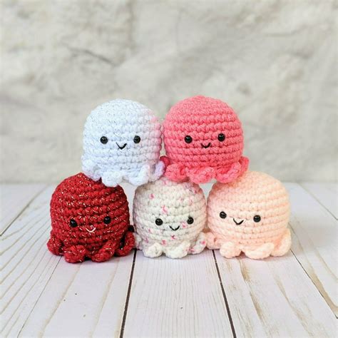CROCHET PATTERN: Baby Octopus, Stuffed Amigurumi Plush Toy | BabyCa...