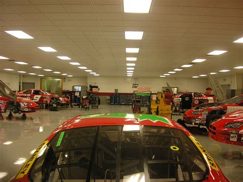 File:Evernham-Motorsports-NASCAR-Garage-July-9-2005.jpg - Wikipedia ...