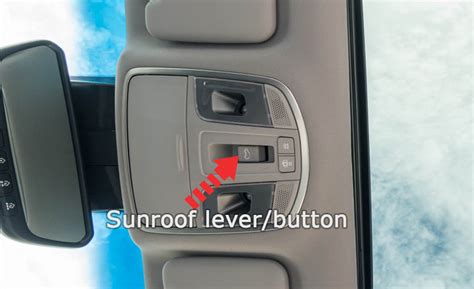 How to open/close panoramic sunroof on Hyundai Tucson