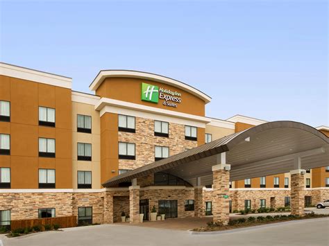 Affordable Waco Hotels near Magnolia Market | Holiday Inn Express ...