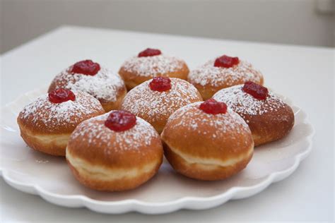 Homemade Jelly Filled Powdered Donuts (Hanukkah Sufganiyot) Recipe - Amen V Amen