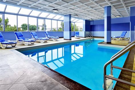 Four Points by Sheraton Toronto Mississauga | Convenient Park, Stay & Fly Near YYZ Airport ...