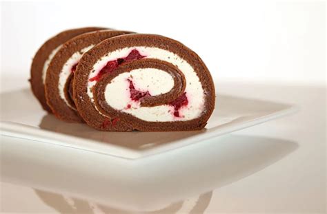 Easy Roulade Cake: Guide and Recipe | Skillshare Blog