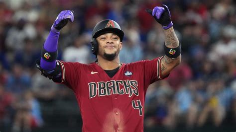 Diamondbacks' Ketel Marte hits in record 18th straight postseason game