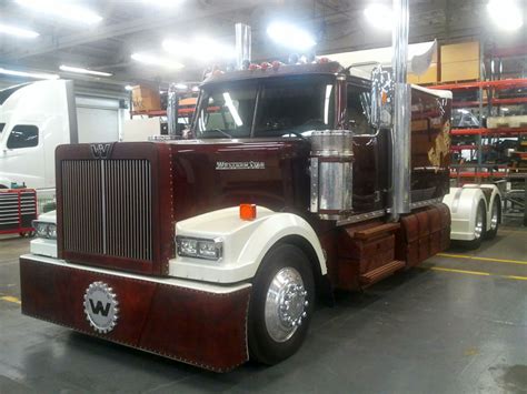 Western Star Semi - Pacific Truck Colors