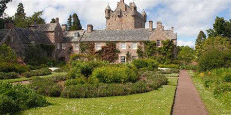 Cawdor Castle, Cawdor - Book Tickets & Tours | GetYourGuide